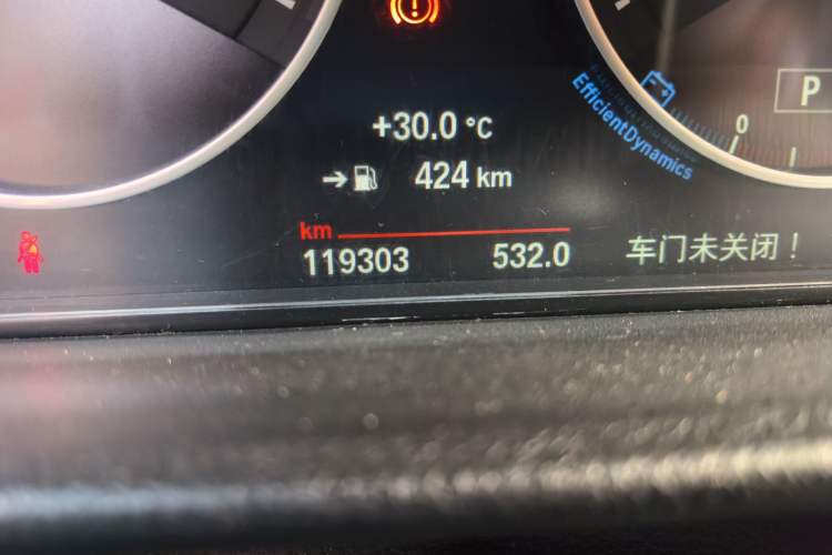 Used BMW 3 Series 2015 320i Sport Design Package Odometer Close Up