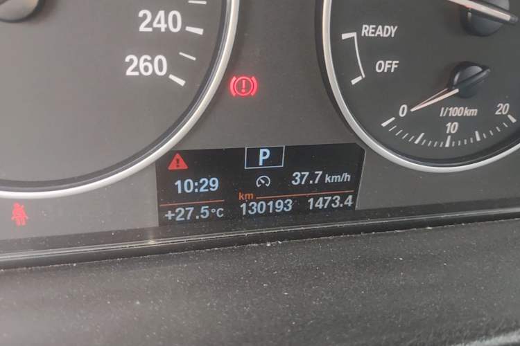 Used BMW 3 Series 2015 320Li Luxury Edition Fashion Model Odometer Close Up