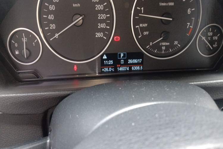Used BMW 3 Series 2015 316Li Fashion Model Odometer Close Up