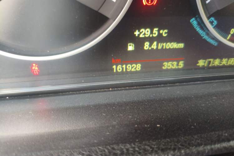 Used BMW 3 Series 2015 320Li Luxury Design Package Odometer Close Up