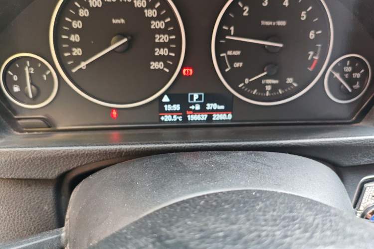 Used BMW 3 Series 2015 320Li Luxury Design Package Odometer Close Up