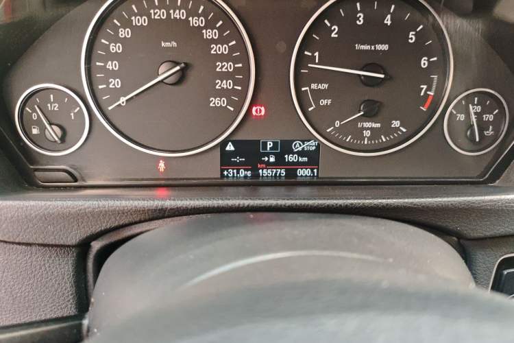 Used BMW 3 Series 2015 316Li Fashion Model Odometer Close Up