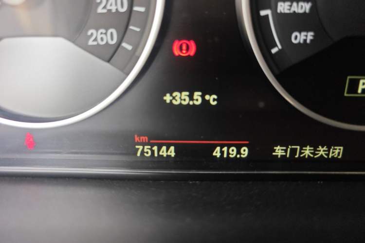 Used BMW 3 Series 2015 320Li Luxury Design Package Premium Edition Odometer Close Up