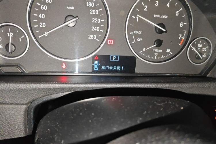 Used BMW 3 Series 2015 320Li Luxury Edition Fashion Model Odometer Close Up