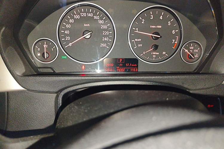 Used BMW 3 Series 2015 320Li Luxury Edition Fashion Model Odometer Close Up