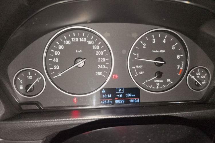 Used BMW 3 Series 2015 320Li Luxury Edition Fashion Model Odometer Close Up
