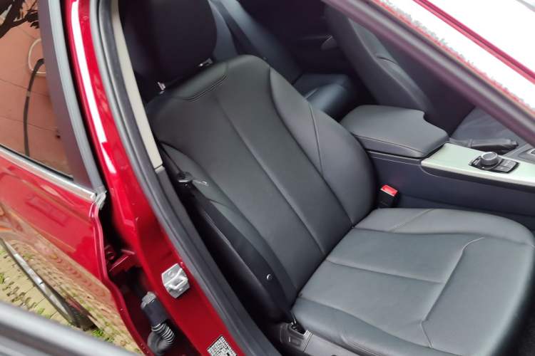 Used BMW 3 Series 2015 320Li Luxury Edition Fashion Model Right Front Seat