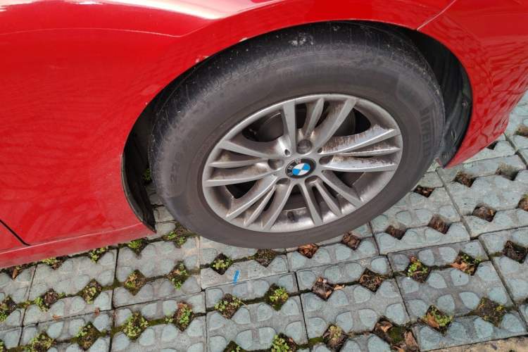 Used BMW 3 Series 2015 320Li Luxury Edition Fashion Model Right Front Wheel Hub