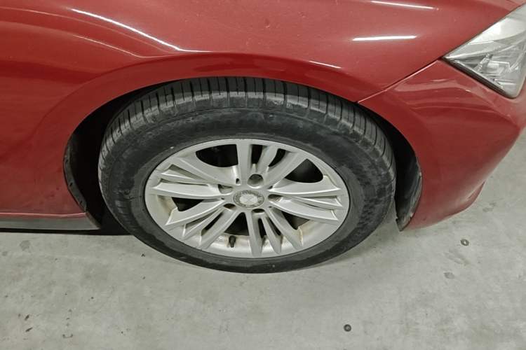 Used BMW 3 Series 2015 320Li Luxury Edition Fashion Model Right Front Wheel Hub