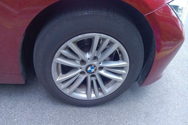 Used BMW 3 Series 2015 316Li Fashion Model Right Front Wheel Hub