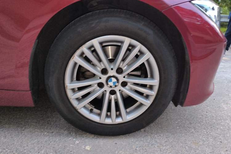 Used BMW 3 Series 2015 316Li Fashion Model Right Front Wheel Hub