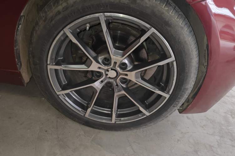 Used BMW 3 Series 2015 320Li Luxury Edition Fashion Model Right Front Wheel Hub