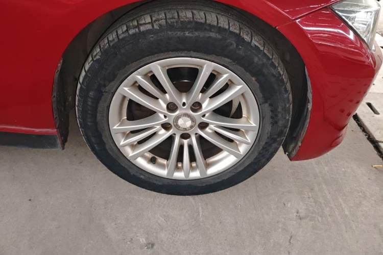 Used BMW 3 Series 2015 320Li Luxury Edition Fashion Model Right Front Wheel Hub
