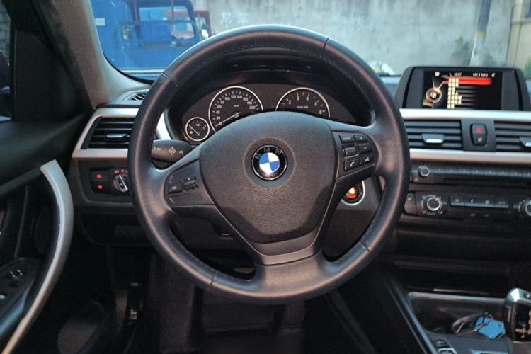 Used BMW 3 Series 2015 316Li Fashion Model Steering Wheel