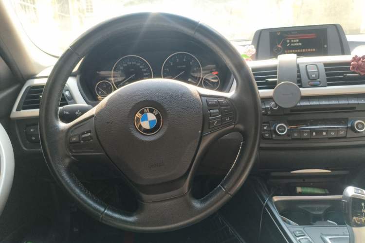 Used BMW 3 Series 2015 320i Luxury Line Stylish Edition Steering Wheel