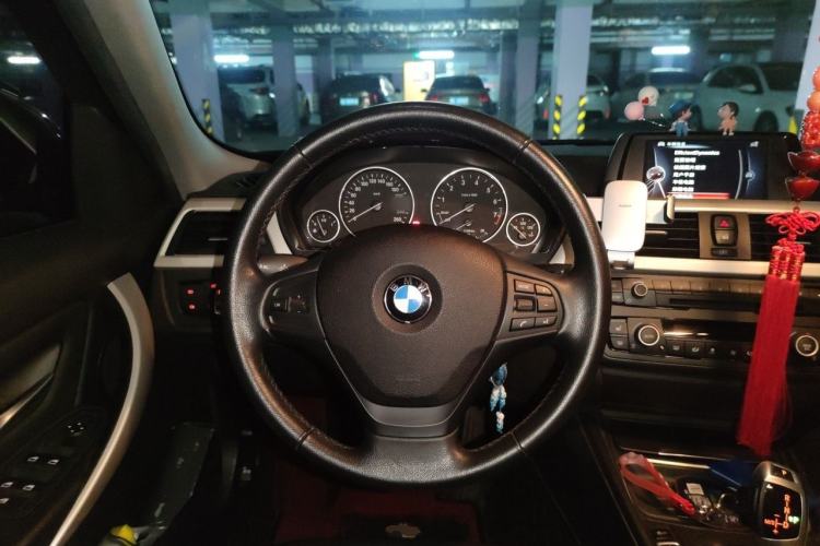 Used BMW 3 Series 2015 320i Fashion Model Steering Wheel