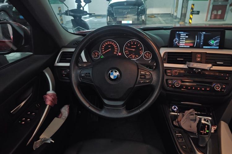 Used BMW 3 Series 2015 320i Fashion Model Steering Wheel
