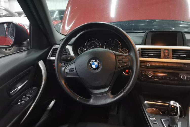 Used BMW 3 Series 2015 320i Luxury Line Stylish Edition Steering Wheel