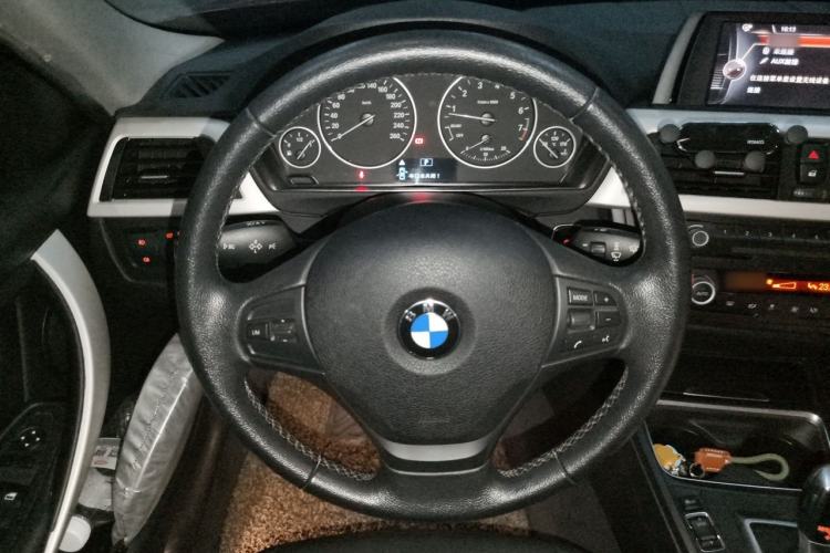 Used BMW 3 Series 2015 320Li Luxury Edition Fashion Model Steering Wheel
