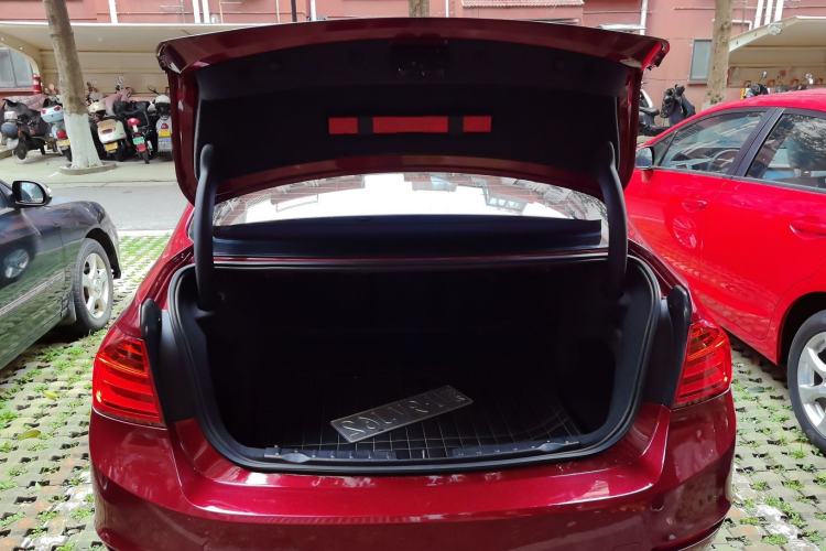 Used BMW 3 Series 2015 320Li Luxury Edition Fashion Model Trunk
