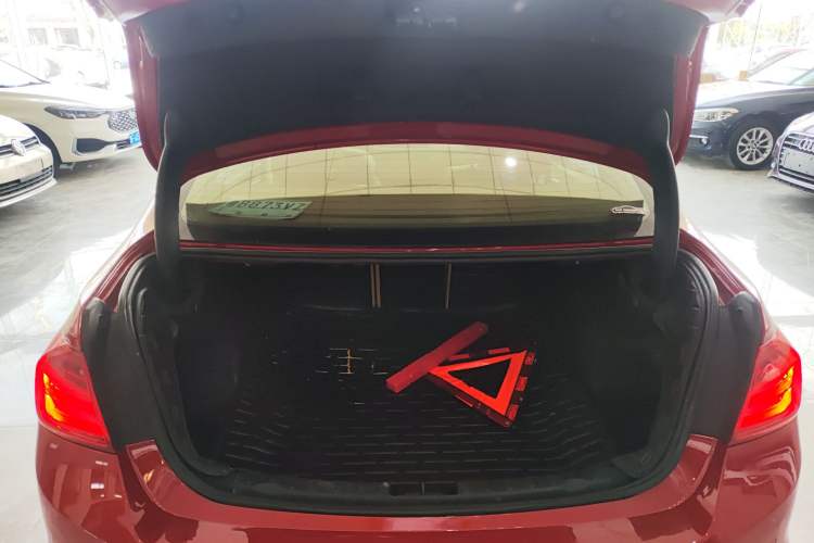 Used BMW 3 Series 2015 316Li Fashion Model Trunk