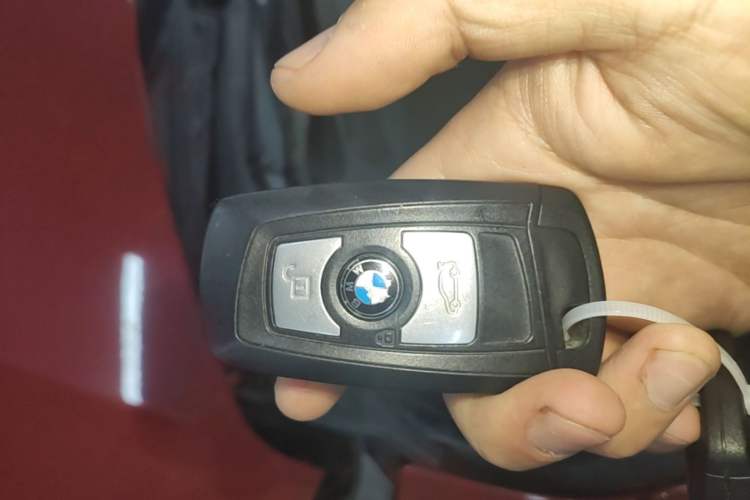 Used BMW 3 Series 2015 320i Luxury Line Stylish Edition Vehicle Key
