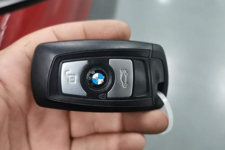 Used BMW 3 Series 2015 320i Luxury Line Stylish Edition Vehicle Key