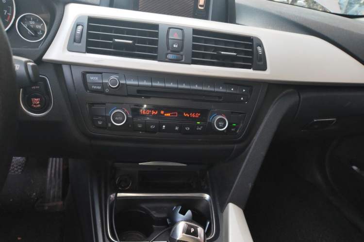 Used BMW 3 Series 2015 320Li Luxury Edition Fashion Model Audio And AC Panel