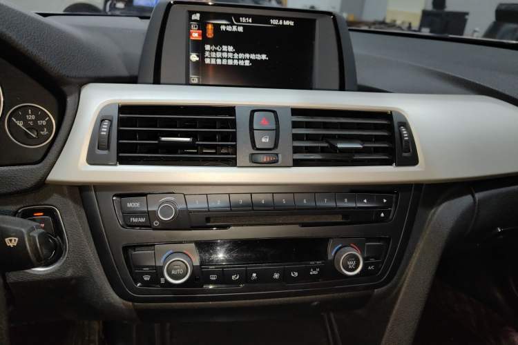 Used BMW 3 Series 2015 320Li Luxury Edition Fashion Model Audio And AC Panel