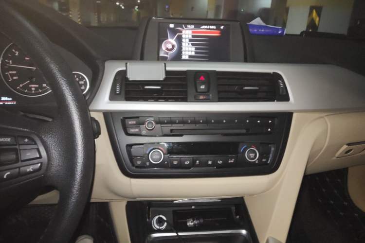 Used BMW 3 Series 2015 320Li Luxury Edition Fashion Model Audio And AC Panel