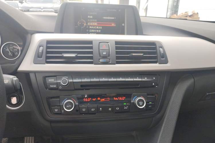 Used BMW 3 Series 2015 320Li Luxury Edition Fashion Model Audio And AC Panel