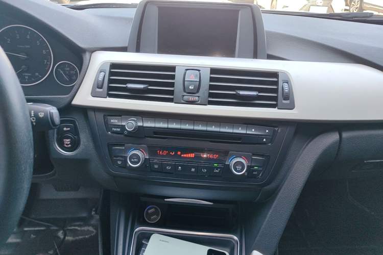 Used BMW 3 Series 2015 320Li Fashion Model Audio And AC Panel