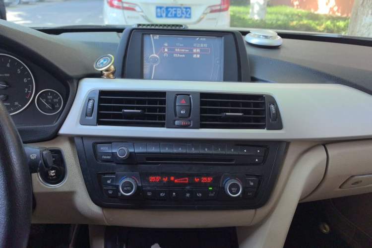 Used BMW 3 Series 2015 320Li Fashion Model Audio And AC Panel