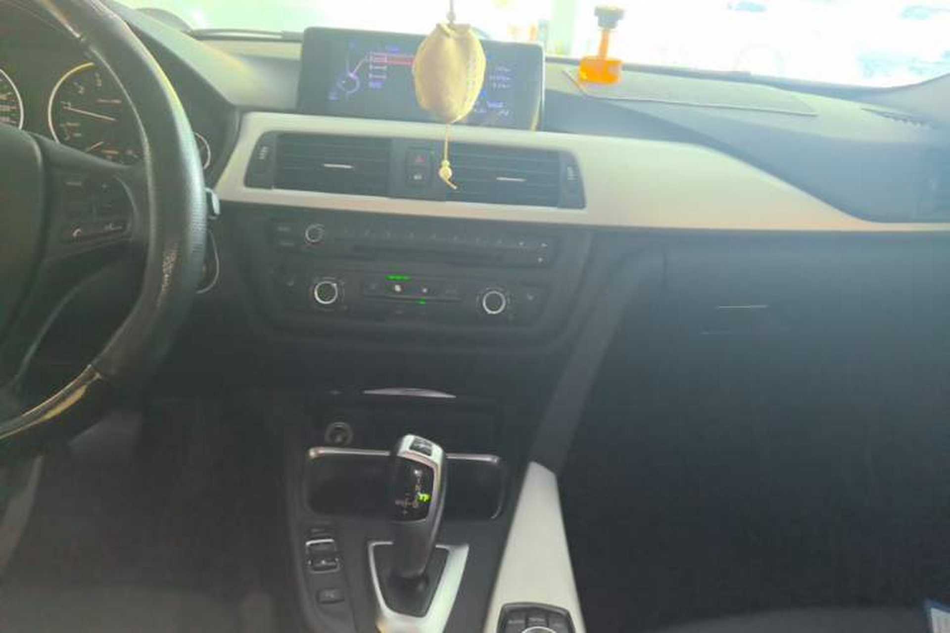 Used BMW 3 Series 2015 316Li Fashion Model Audio And AC Panel