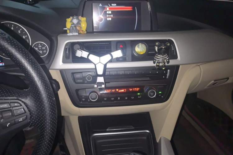 Used BMW 3 Series 2015 320Li Luxury Edition Fashion Model Audio And AC Panel