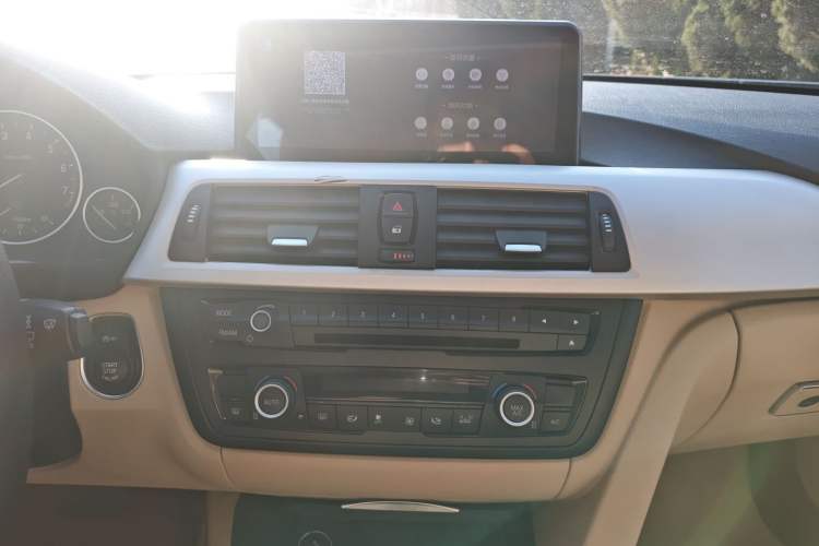 Used BMW 3 Series 2015 320Li Luxury Edition Fashion Model Audio And AC Panel