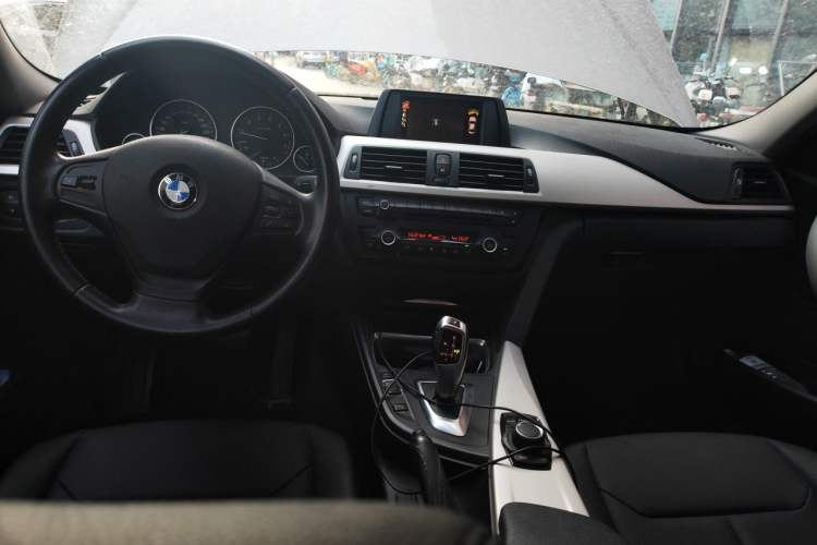 Used BMW 3 Series 2015 320Li Luxury Edition Fashion Model Center Console