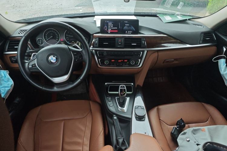 Used BMW 3 Series 2015 320Li Luxury Design Package Center Console