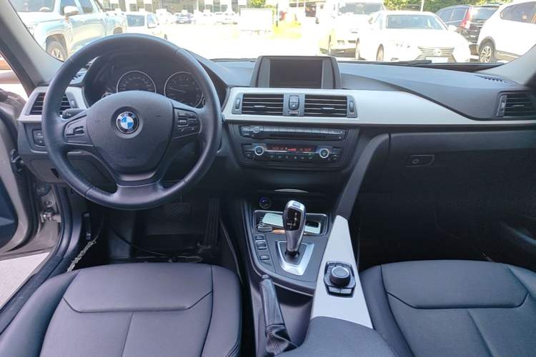 Used BMW 3 Series 2015 320Li Fashion Model Center Console