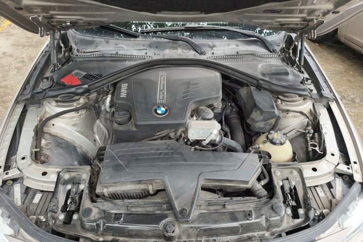 Used BMW 3 Series 2015 320Li Fashion Model Engine Bay