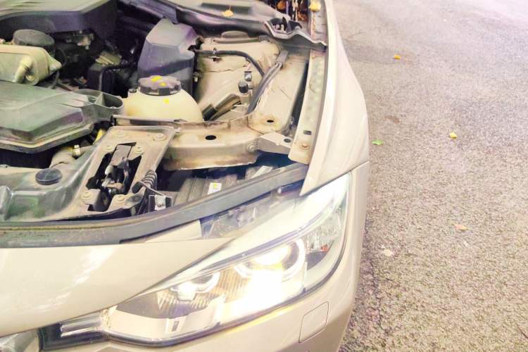 Used BMW 3 Series 2015 320Li Fashion Model Engine Bay Left