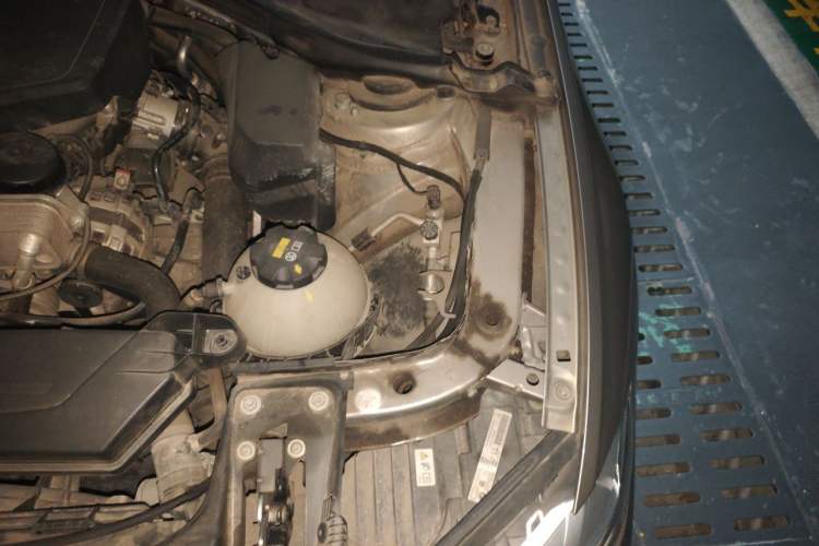 Used BMW 3 Series 2015 320Li Fashion Model Engine Bay Left