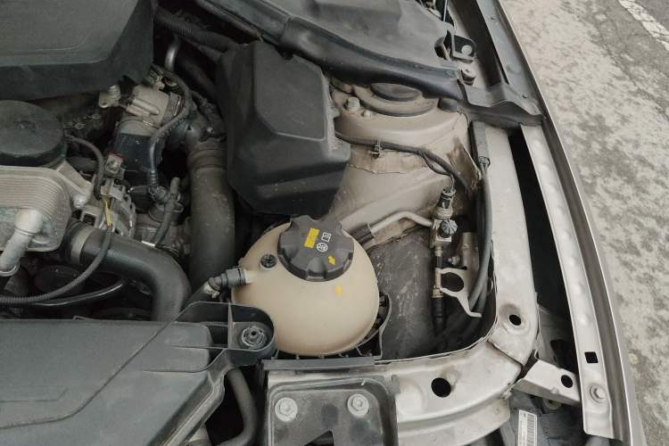 Used BMW 3 Series 2015 320Li Luxury Edition Fashion Model Engine Bay Left