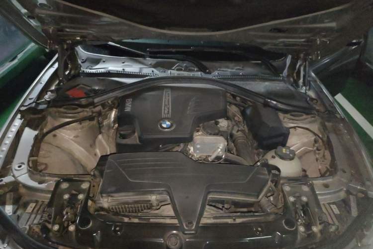 Used BMW 3 Series 2015 320Li Fashion Model Engine Bay