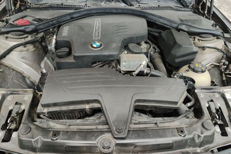 Used BMW 3 Series 2015 320Li Luxury Edition Fashion Model Engine Bay