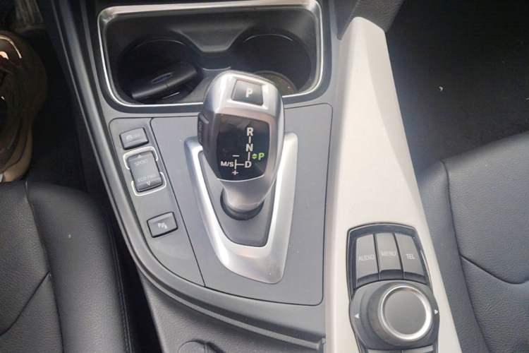 Used BMW 3 Series 2015 320Li Luxury Edition Fashion Model Gear Lever
