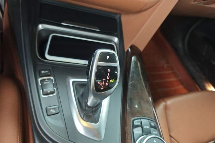 Used BMW 3 Series 2015 320Li Luxury Design Package Gear Lever