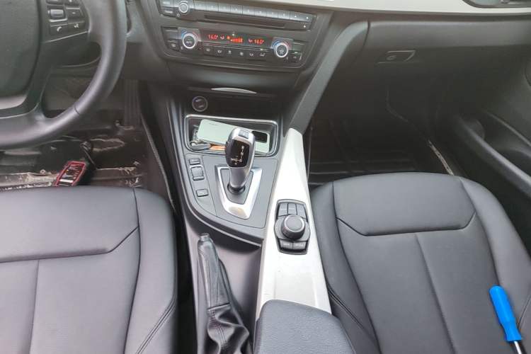 Used BMW 3 Series 2015 320Li Fashion Model Gear Lever
