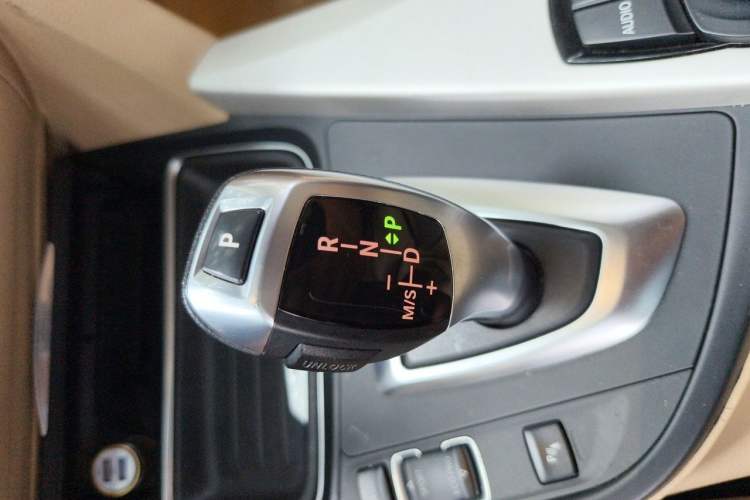 Used BMW 3 Series 2015 320Li Fashion Model Gear Lever