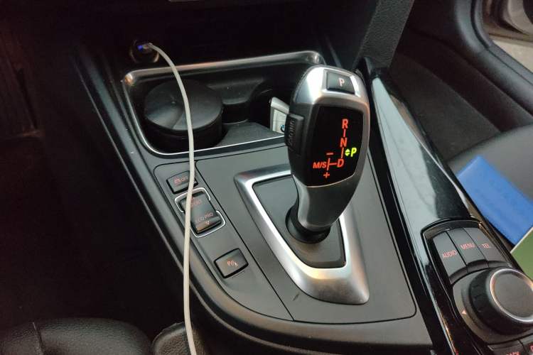 Used BMW 3 Series 2015 320Li Luxury Edition Fashion Model Gear Lever